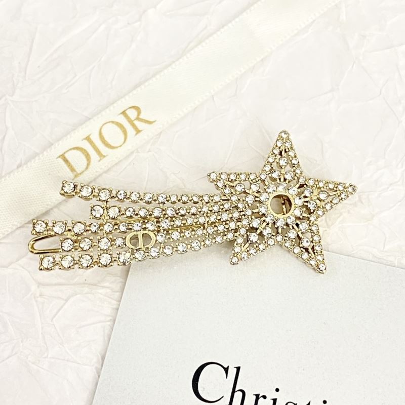 chr1st1an D10r brooches
